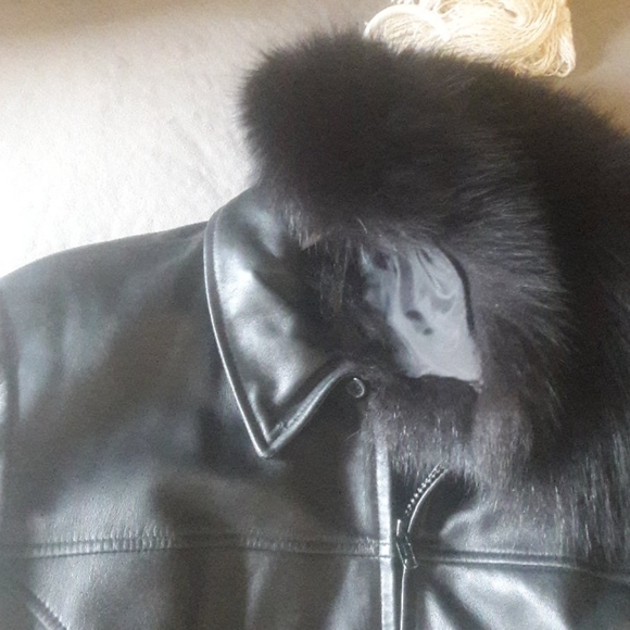 Ladies coat - Picture 16 of 16